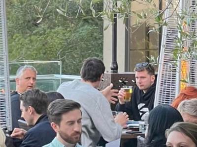  Luka-Doncic-i-Boban-Marjanovic-piju-pivo-pred-mec-sa-Golden-Stejtom 