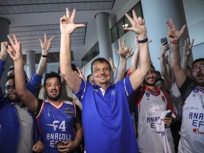  Doček Efesa na aerodromu u Istanbulu 