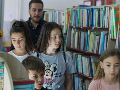 Djeca iz banjalučkog naselja Borik dobila besplatne članske karte za Dječiju biblioteku Djeca iz banjalučkog naselja Borik dobila besplatne članske karte za Dječiju biblioteku