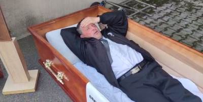  Pogrebnik štrajkuje u Zagrebu 