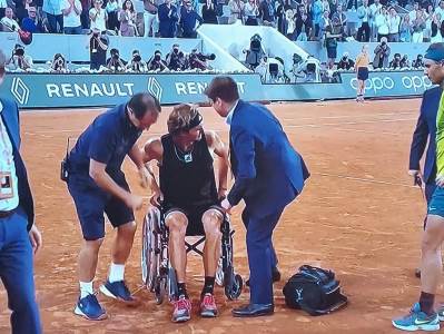  Sasa-Zverev-se-povredio-protiv-Rafaela-Nadala-u-polufinalu-Rolan-Garosa 