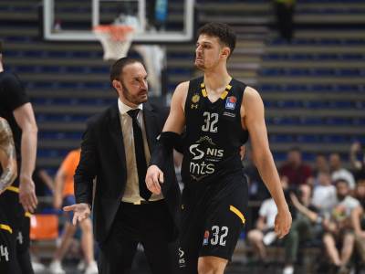  Obradović poslao Trifunovića u svlačionicu Zvezde! Otišao sa kapitenom da se izvini - "Ne znam da li su prihvatili..." 