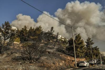  Požar na periferiji Atine, evakuisano stanovništvo 