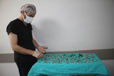  Muškarcu tokom operativnog zahvata iz stomaka izvađena 233 strana predmeta 