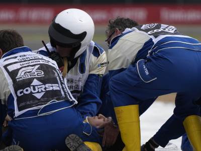  slike kineskog vozača formule 1 nakon udesa  