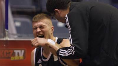  Edo Murić: Treneru, ne mogu... 