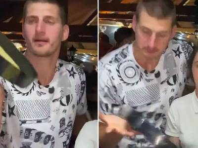  Nikola-Jokic-se-napio-na-odmoru. 