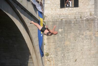  Skokovi sa Starog mosta u Mostaru 2022. (FOTO) 