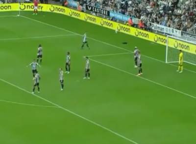  Notingem Forest napada korner bez igrača u šesnaestercu 