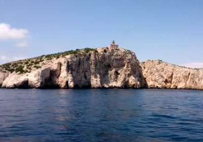  Troje turista nestalo na Jadranu kod ostrva na kojem se nalazi samo svjetionik 