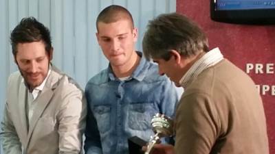  Dika poručio "Zlatnim rukavicama": Želim ti Bari! 