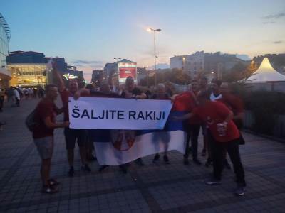  Navijaci-Srbije-traze-rakiju-i-pevaju-Kuridzi-pred-mec-sa-Izraelom 