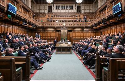  Čarls proglašen kraljem  