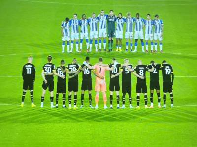  Džejms Meklin i minut ćutanja za kraljicu Elizabetu Drugu 