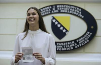  Lana Pudar dobila diplomatski pasoš BiH (FOTO) 