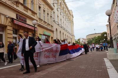  Članovi SNSD Banjaluka nosili srpsku zastavu dugu 100 metara 