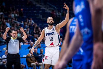 Sudija iz BiH Ademir Zurapović sudi finale Eurobasketa 2022 Sudija iz BiH Ademir Zurapović sudi finale Eurobasketa 2022
