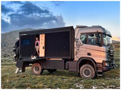  Par iz Švajcarske putuje kamionom po svijetu, svratili i u BiH 