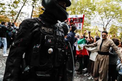  Demonstranti pokušali da upadnu u Ambasadu Irana u Parizu 