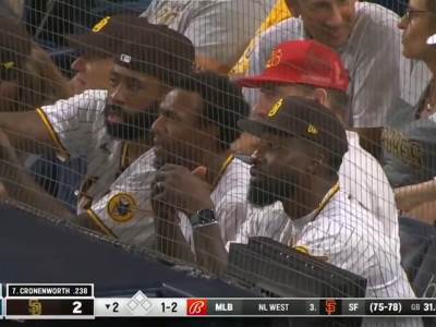  Nikola Jokić na bejzbol utakmici 