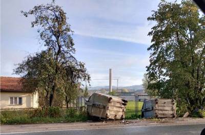  Prevrnulli kontejnere u Banjaluci 