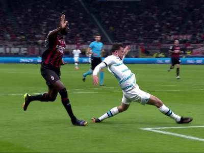  Crveni-karton-za-Milan-u-Ligi-sampiona-Tomori-faulirao-Maunta 