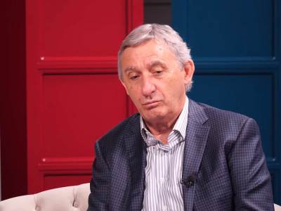  Svetislav Pešić gostovao kod Bahe 