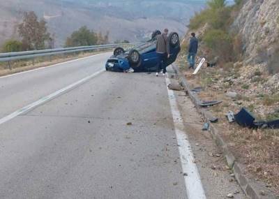  Automobil završio na krovu na putu Mostar-Stolac 