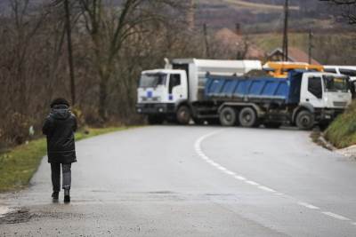  Srbi na Kosovu treću noć na barikadama 