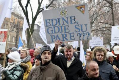  Protesti ispred Vlade KS 