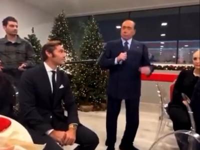  Silvio Berluskoni obećao igračima prostituke ako pobijede Milan i Juve 