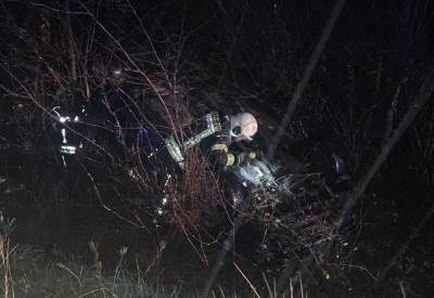  Auto završio na krovu 