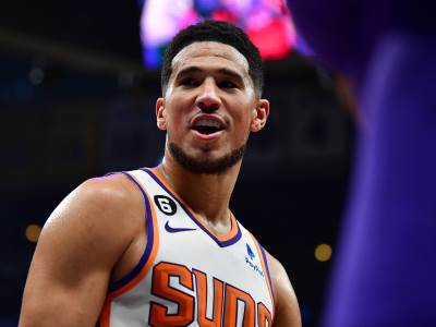  Devin Buker proziva Kamerona Pejna i Mikala Bridzisa 