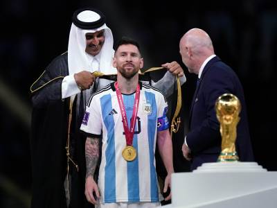  Lionela Mesija napali zbog crnog plašta 