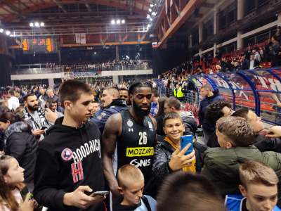  Igokea - Partizan navijači vatrometom ispratili crno-bijele, Naneli oduševljen atmosferom 