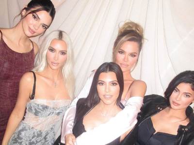  Kardašijanke pozirale za Božić 