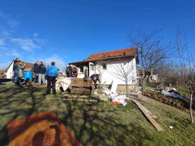  Bijeljinski bajkeri renovirali trošnu kuću djevojčici i njenom teško bolesnom ocu 