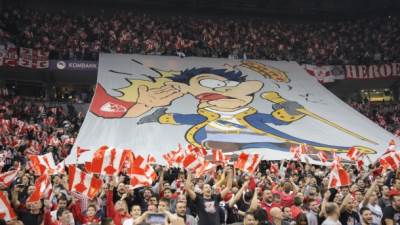  FOTO i VIDEO: Delije "lupile ćušku" kralju! 