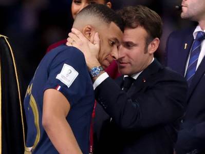  emanuel makron smjenjuje predsjednika fudbalskog saveza francuske  