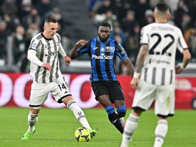  Juventus - Atalanta, Arkadijuš Milik i Žeremi Boga 