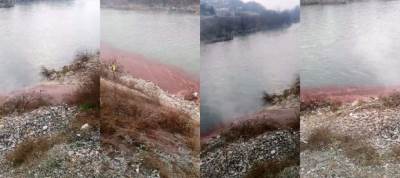  Rijeka Bosna poprimila crvenu boju 
