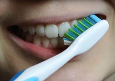  Zašto je važno prati zube uveče 
