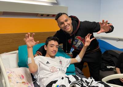  fudbaler bešiktaša posjetio dječaka nakon zemljotresa  