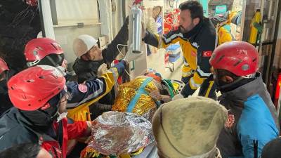  AA-20230214-30308588-30308587-CUDA_U_TURKIYE_NE_PRESTAJU_U_ADIYAMANU_SPASENA_77GODISNJA_ZENA_212_SATI_NAKON_ZEMLJOTRESA.jpg 