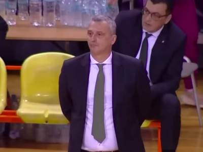 Dvejn Bejkon odbio da uđe u igru i ponizio Dejana Radonjića Dvejn Bejkon odbio da uđe u igru i ponizio Dejana Radonjića