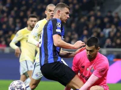  Svađa Edina Džeke i Andrea Onane na utakmici Inter - Porto 