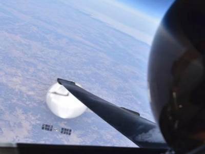  Američki pilot napravio selfi sa kineskim balonom 