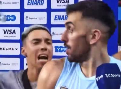  Navijač Argentine ljubi Kampaca 