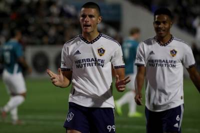  Dejan Joveljić igrao šah protiv reprezentativaca Srbije 