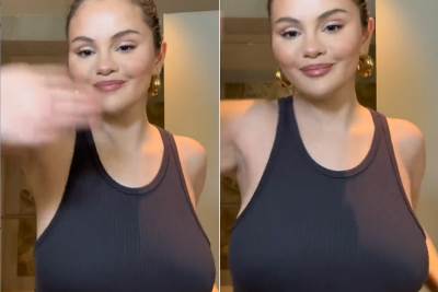  Selena Gomez u crnoj majici  
